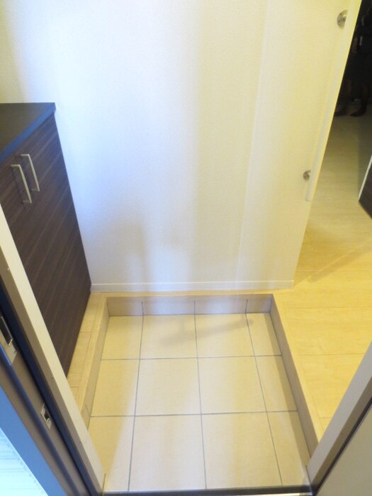 物件内観写真4　(玄関)