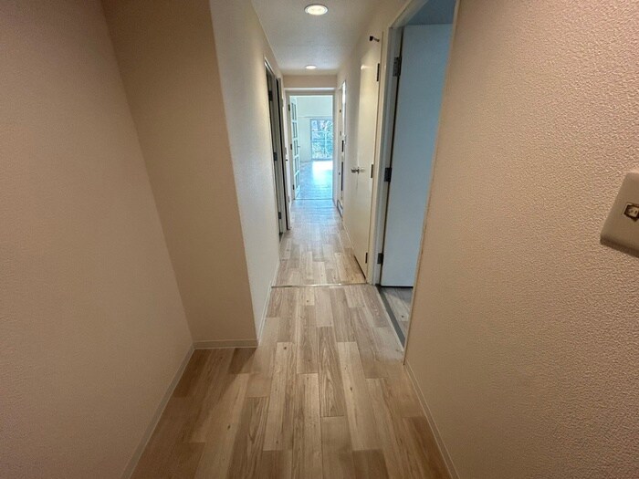物件内観写真8　(廊下)