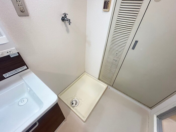 物件内観写真9　(洗濯機置場)