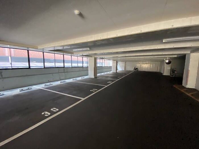 物件外観写真4　(駐車場)