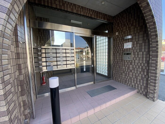 物件外観写真5　(エントランス部分)