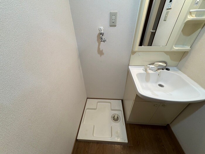 物件内観写真14　(洗濯機置場)