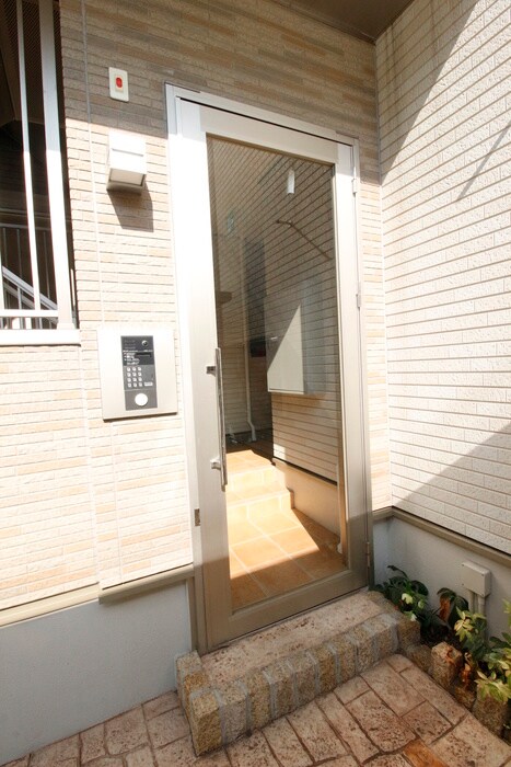 物件外観写真2　(エントランス部分)