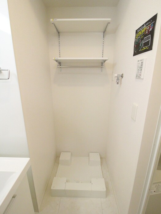 物件内観写真12　(洗濯機置場)