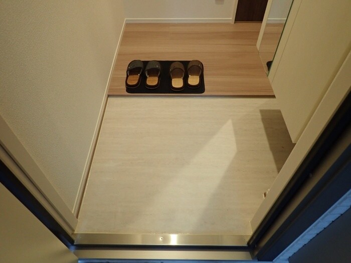 物件内観写真14　(玄関)
