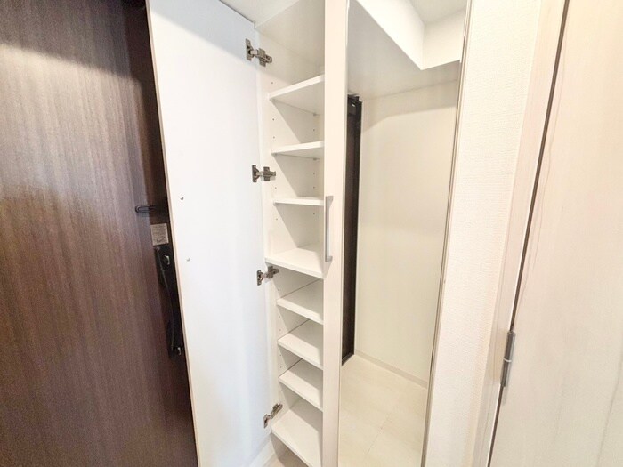 物件内観写真8　(靴箱)