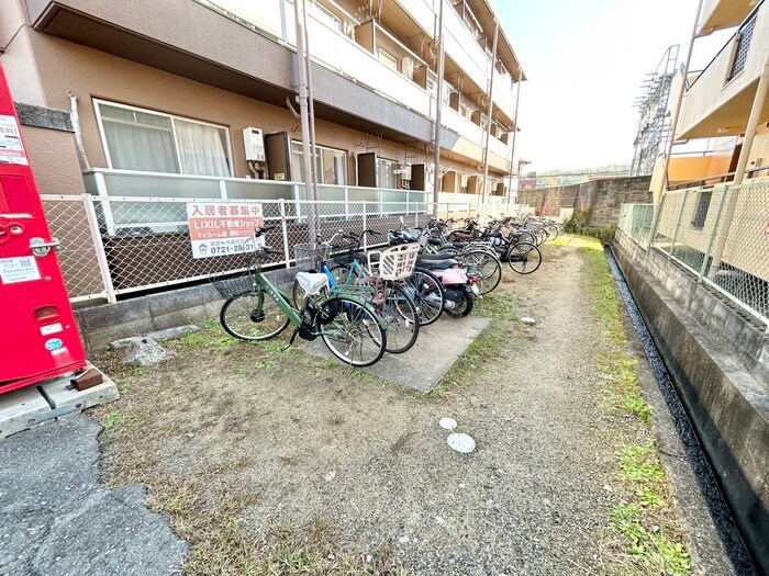 物件外観写真4　(駐輪場)