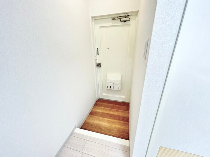 物件内観写真16　(玄関)