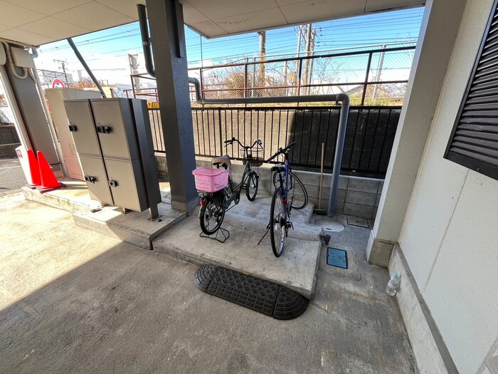 物件外観写真6　(駐輪場)