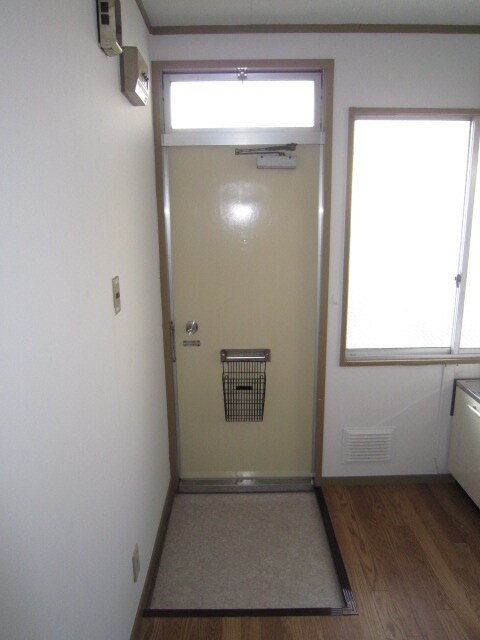 物件内観写真10　(玄関)