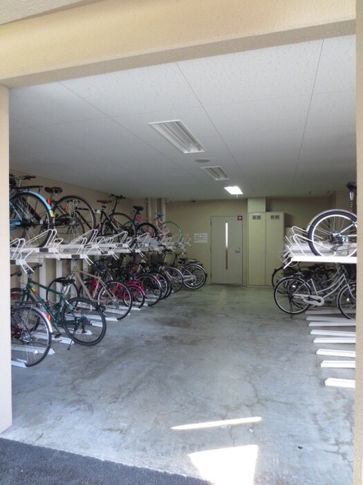 物件外観写真5　(駐輪場)