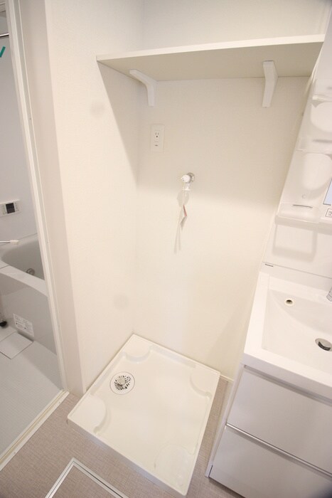 物件内観写真16　(洗濯機置場)