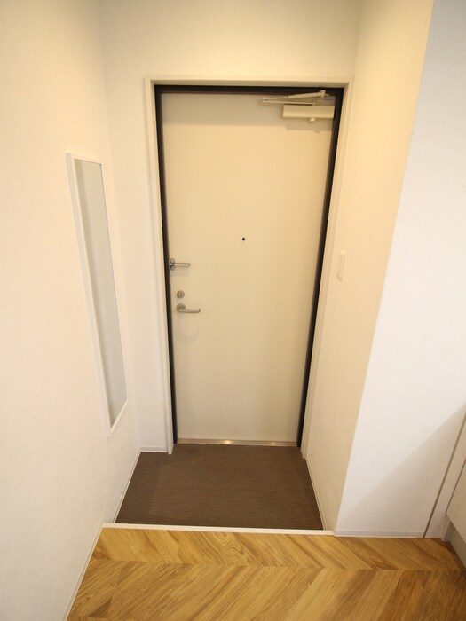 物件内観写真13　(玄関)