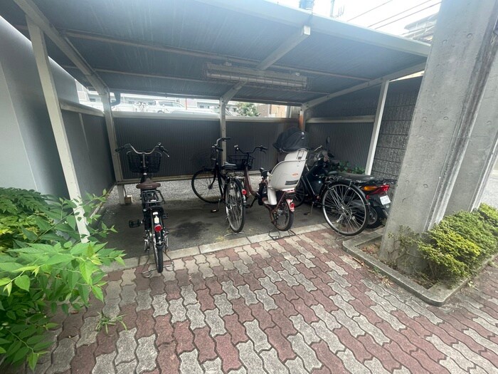 物件外観写真5　(駐輪場)