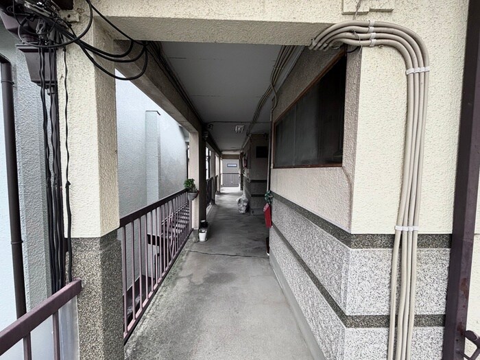 物件外観写真5　(エントランス部分)