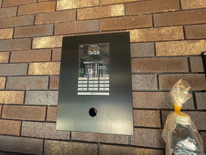 物件外観写真6　(エントランス部分)