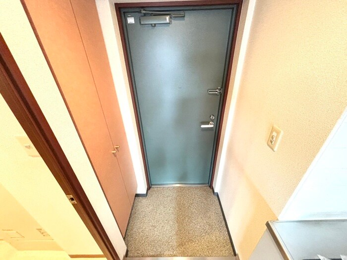 物件内観写真7　(玄関)