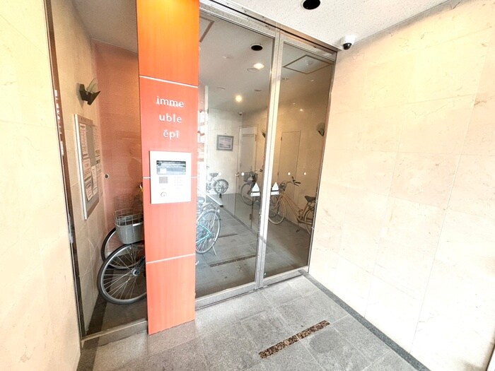 物件外観写真3　(エントランス部分)