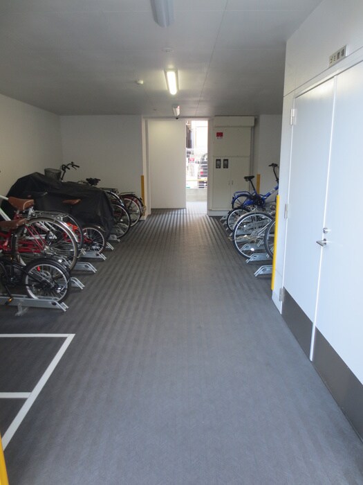 物件外観写真4　(駐輪場)