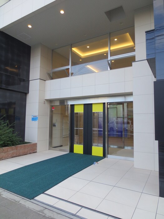 物件外観写真6　(エントランス部分)