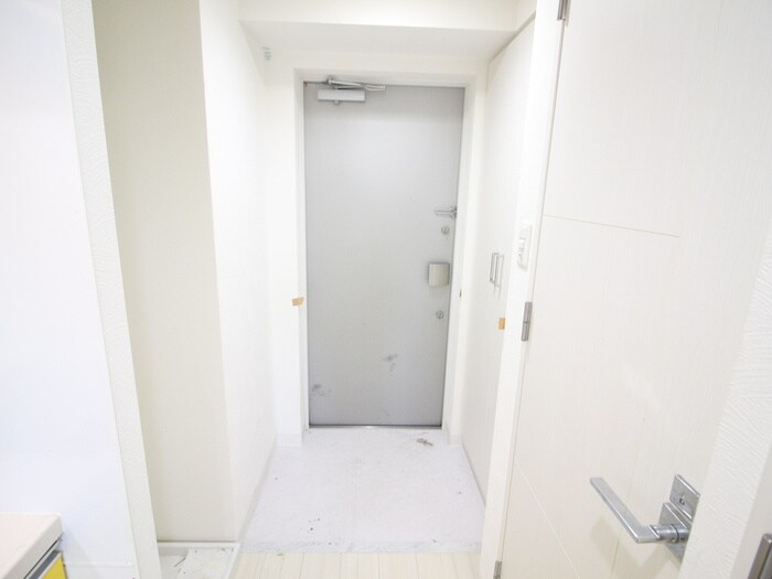 物件内観写真16　(玄関)