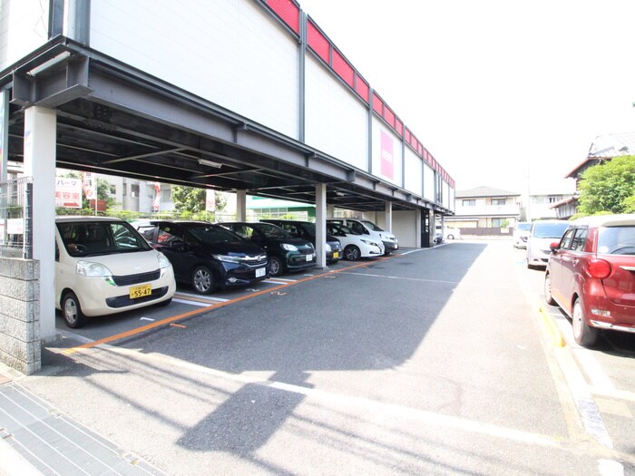 物件外観写真6　(駐車場)
