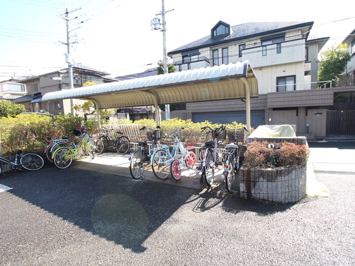 物件外観写真3　(駐輪場)