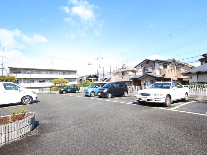 物件外観写真4　(駐車場)