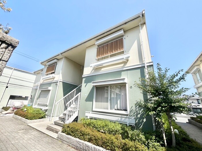 物件外観写真5　(エントランス部分)