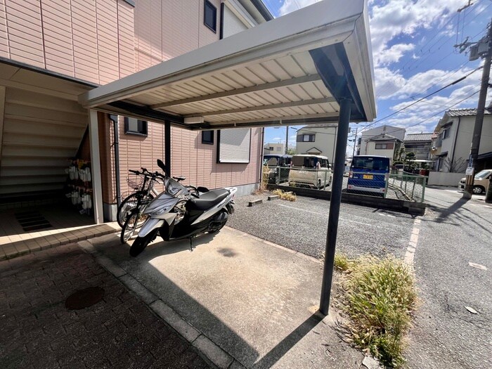物件外観写真3　(駐輪場)