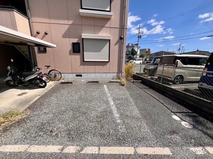 物件外観写真4　(駐車場)