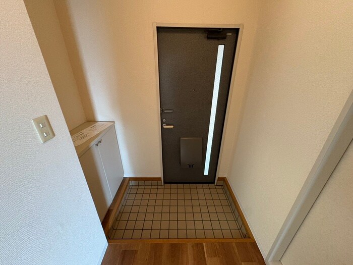 物件内観写真16　(玄関)