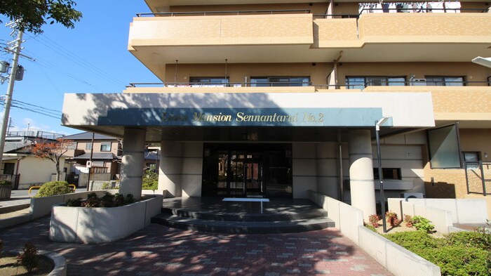 物件外観写真4　(エントランス部分)