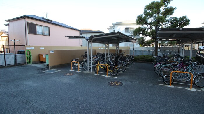 物件外観写真6　(駐輪場)