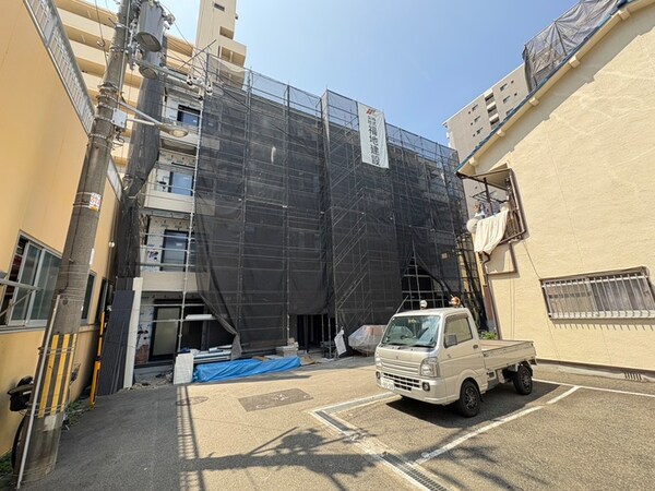 建築中