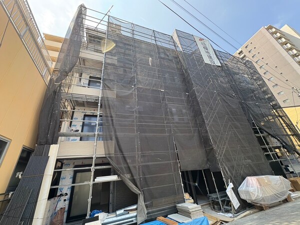 建築中