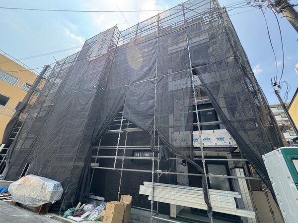 建築中