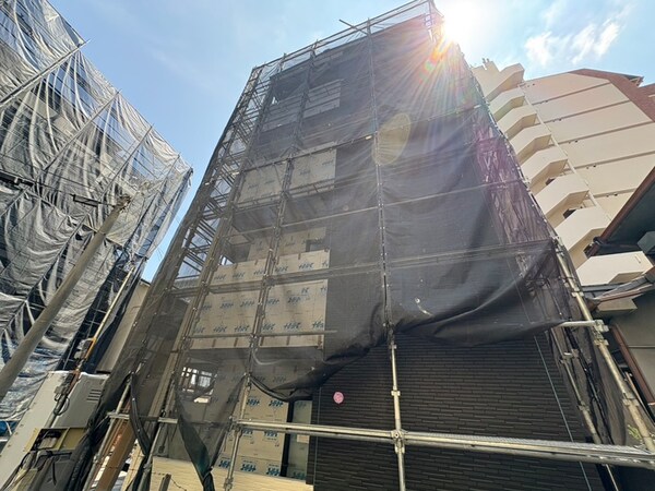 建築中