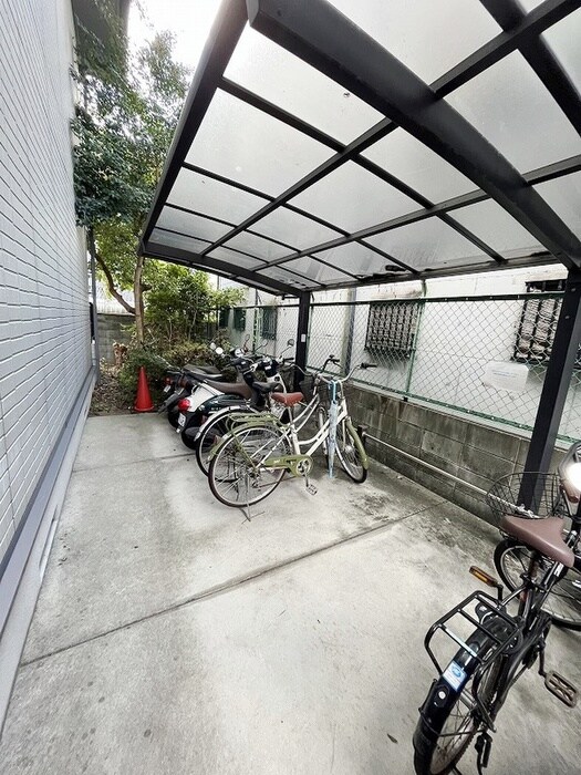 物件外観写真2　(駐輪場)