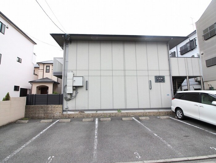 物件外観写真5　(駐車場)