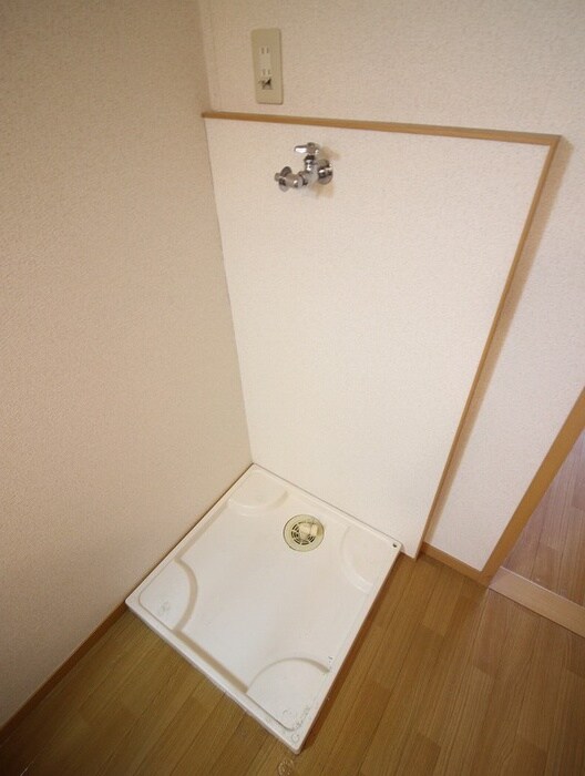 物件内観写真11　(洗濯機置場)