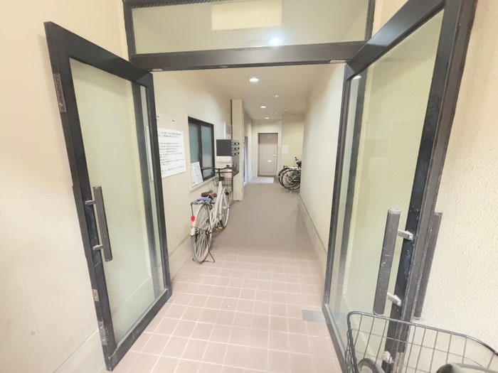 物件外観写真4　(エントランス部分)