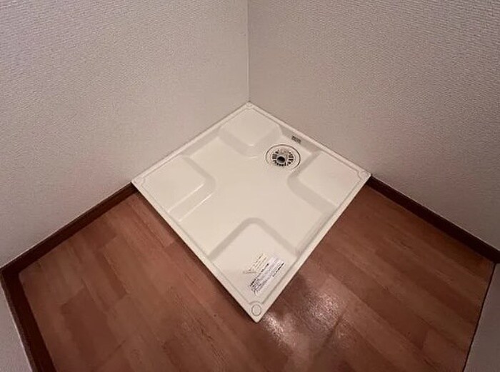 物件内観写真11　(洗濯機置場)