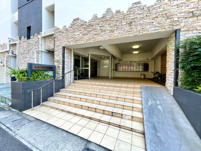 物件外観写真4　(エントランス部分)