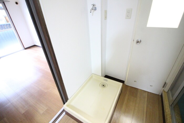 物件内観写真14　(洗濯機置場)