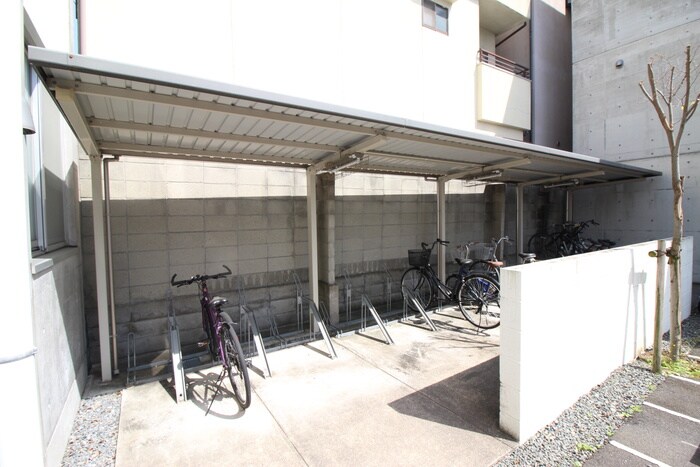 物件外観写真4　(駐輪場)