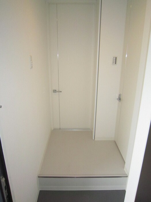 物件内観写真7　(玄関)
