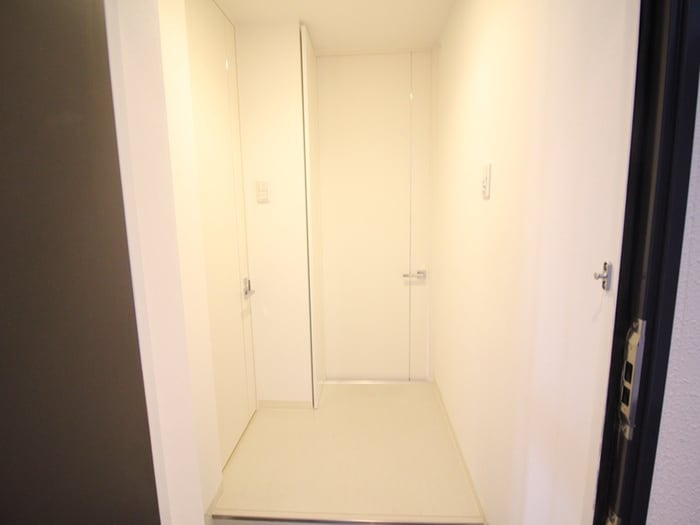 物件内観写真8　(玄関)
