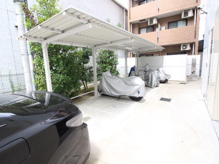 物件外観写真5　(バイク置き場)