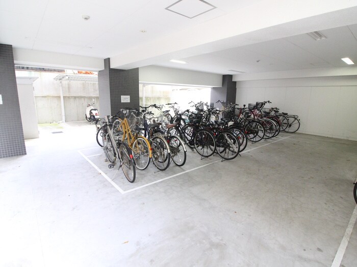 物件外観写真6　(駐輪場)